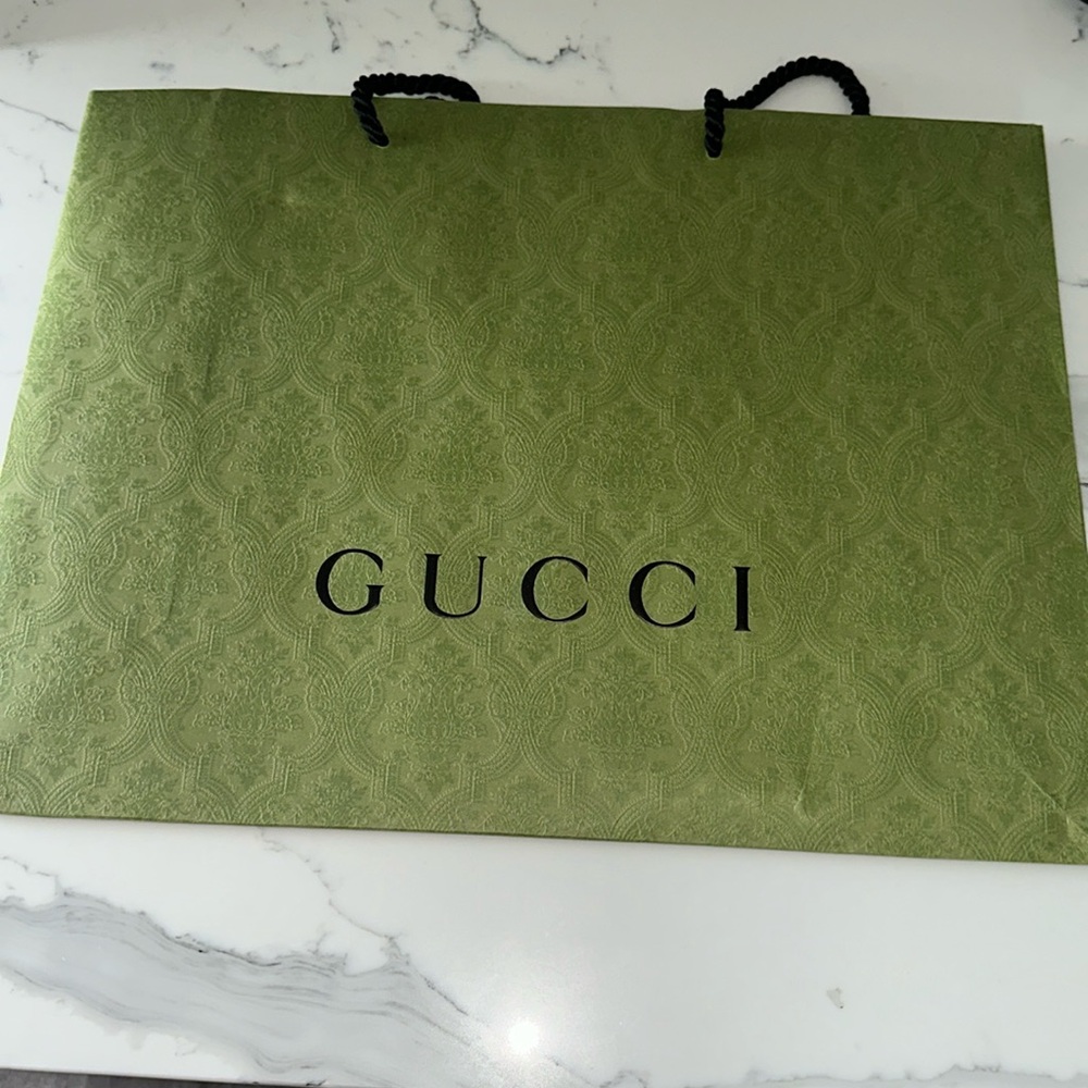 Gucci authentic shopping gift bag  green with black string